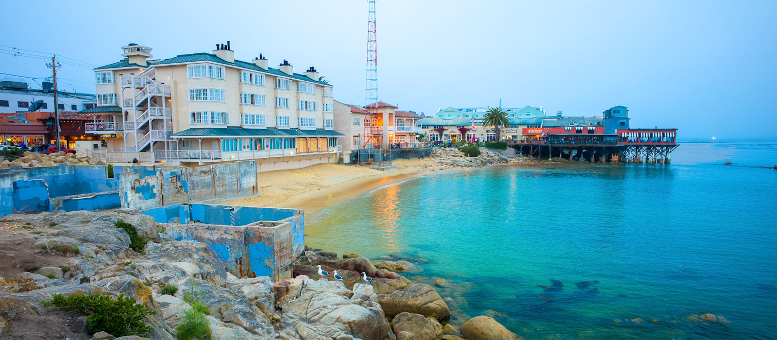 NESTLED JUST MINUTES FROM THE MONTEREY BAY AQUARIUM AND CANNERY ROW
ROSEDALE INN IS CLOSE TO A VARIETY OF WATER ACTIVITIES, TRAILS, AND SCENIC SIGHTS